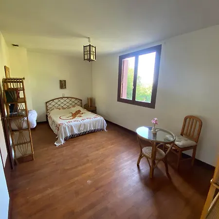 Beautiful Large 4 Bedrooms Nyaraló *