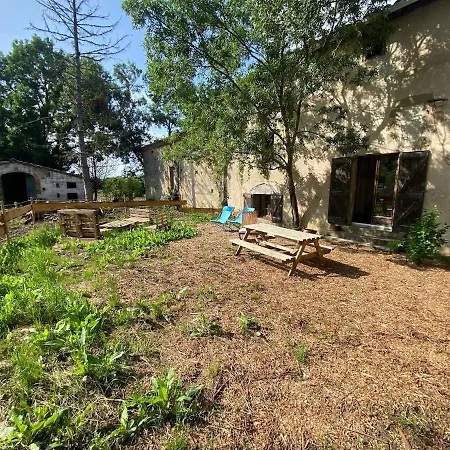 Beautiful Large 4 Bedrooms Nyaraló Teyssode