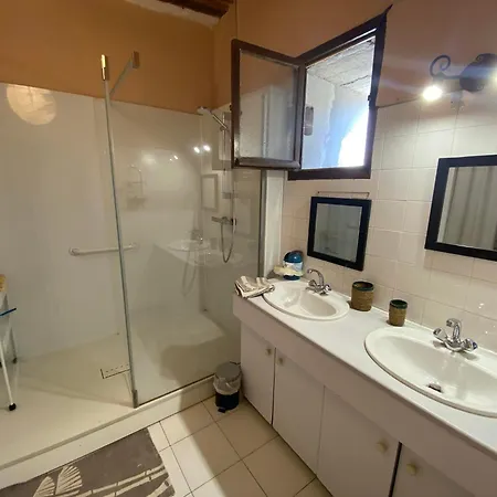 Nyaraló Beautiful Large 4 Bedrooms Teyssode