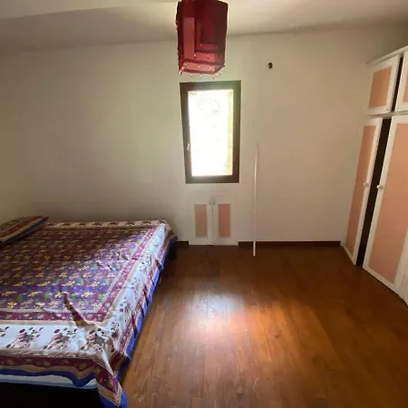 Beautiful Large 4 Bedrooms *